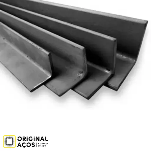 Cantoneira laminada em aço carbono